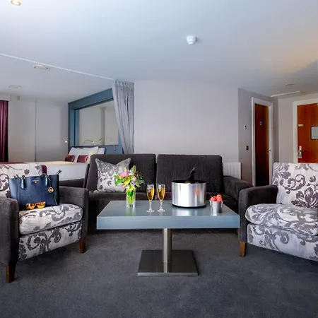 Claregalway Hotel Отель